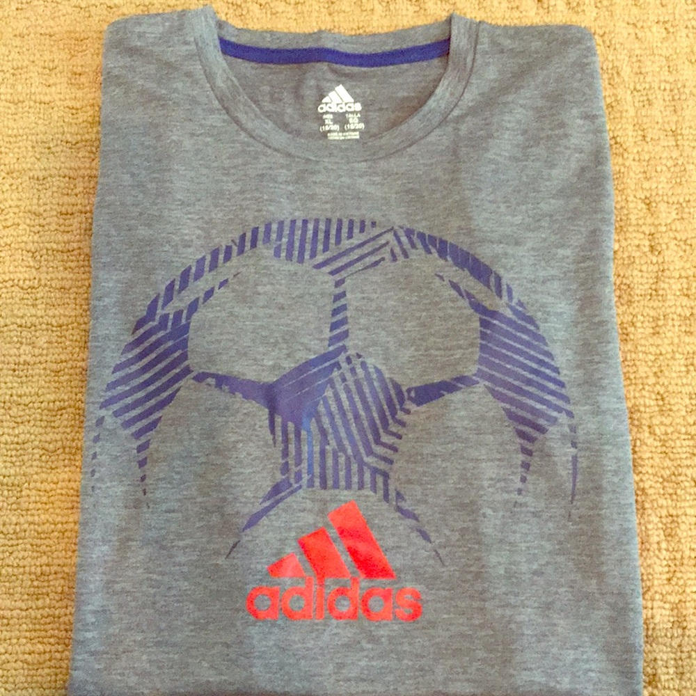 NWOT Adidas boys Climalite T-Shirt Size XL 18/20